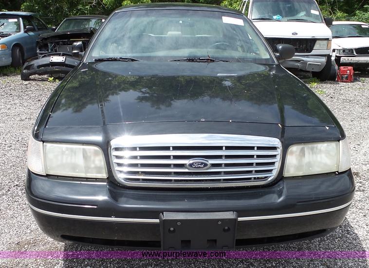 image for item J4084 2000 Ford Crown Victoria Police Interceptor