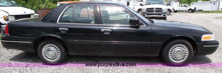image for item J4084 2000 Ford Crown Victoria Police Interceptor