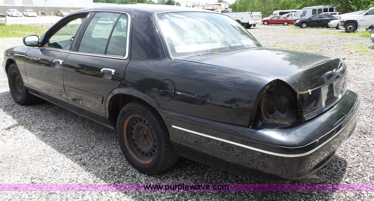 image for item J4084 2000 Ford Crown Victoria Police Interceptor