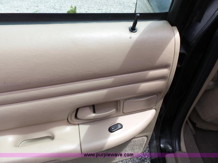 image for item J4084 2000 Ford Crown Victoria Police Interceptor