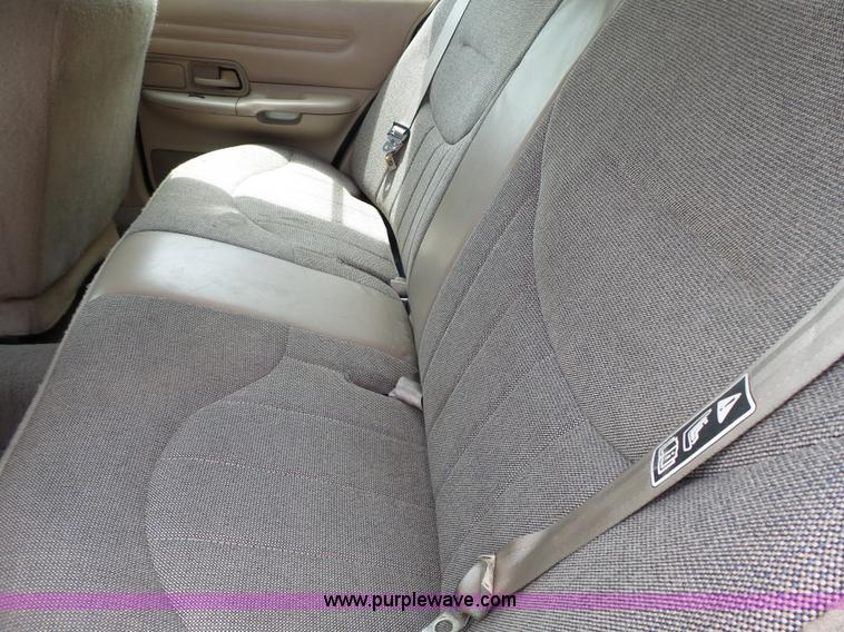 image for item J4084 2000 Ford Crown Victoria Police Interceptor