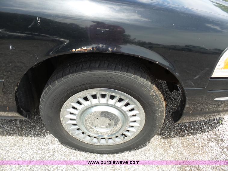 image for item J4084 2000 Ford Crown Victoria Police Interceptor