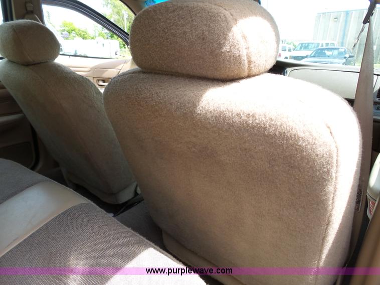 image for item J4084 2000 Ford Crown Victoria Police Interceptor