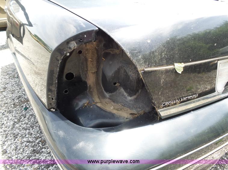 image for item J4084 2000 Ford Crown Victoria Police Interceptor