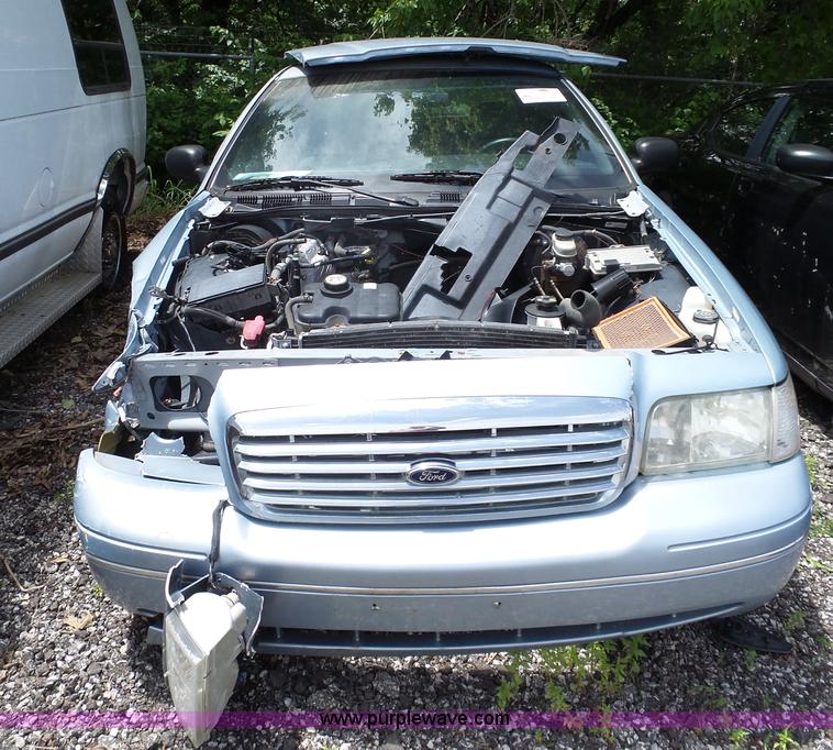 image for item J4086 2005 Ford Crown Victoria Police Interceptor