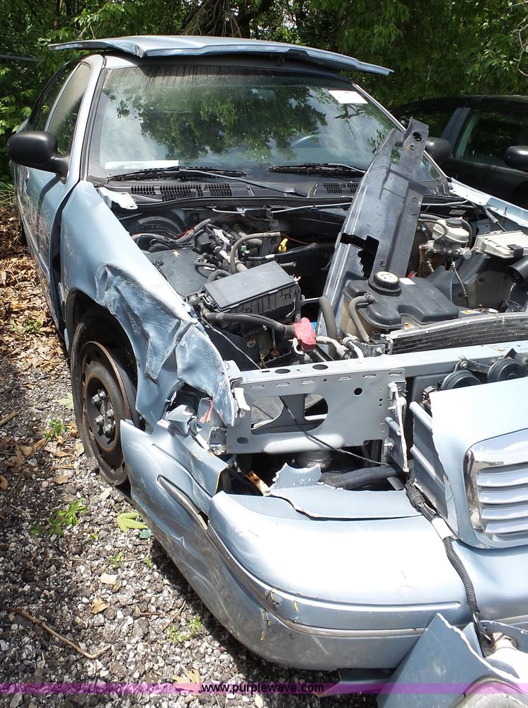 image for item J4086 2005 Ford Crown Victoria Police Interceptor