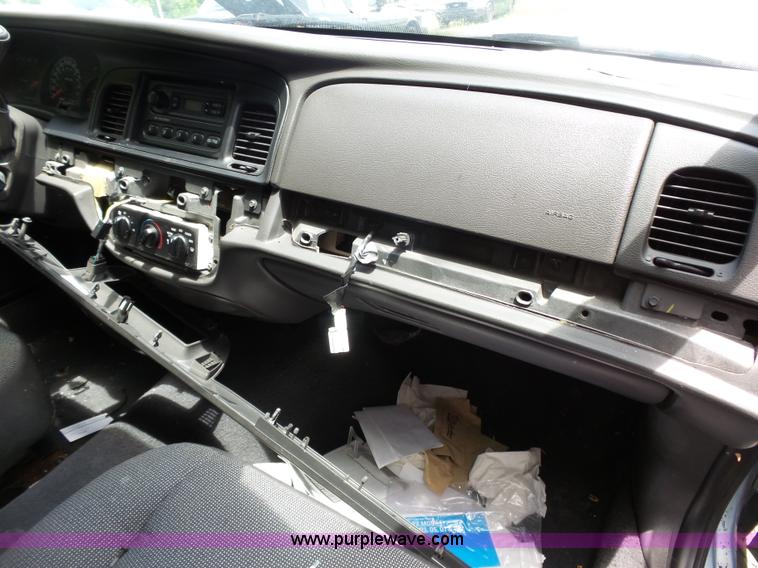 image for item J4086 2005 Ford Crown Victoria Police Interceptor