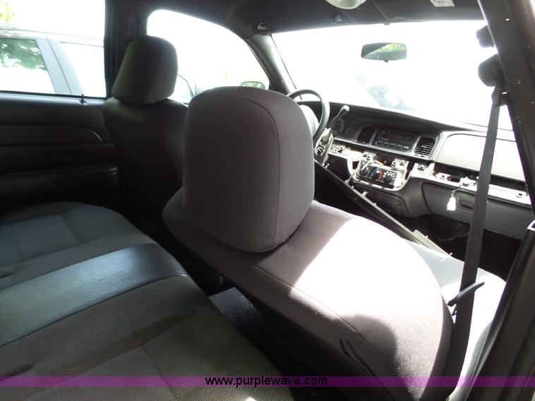 image for item J4086 2005 Ford Crown Victoria Police Interceptor