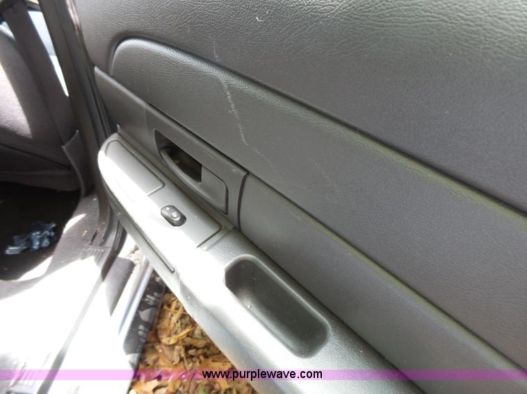 image for item J4086 2005 Ford Crown Victoria Police Interceptor