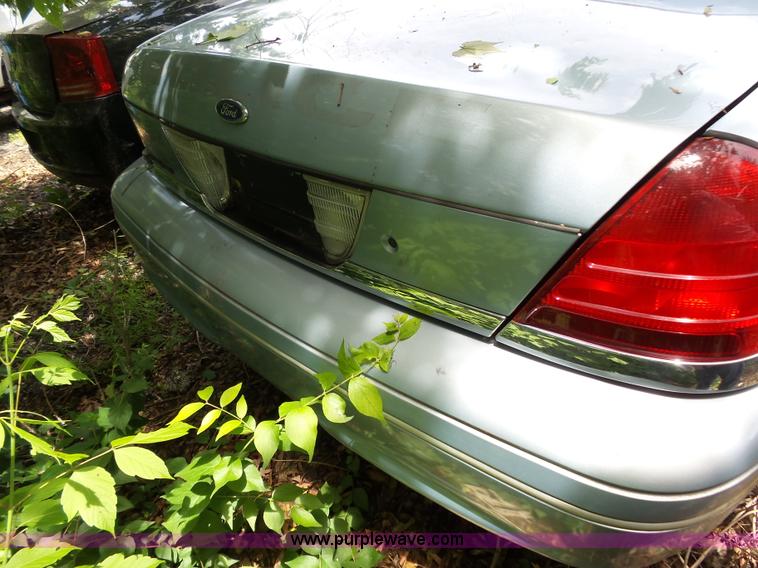 image for item J4086 2005 Ford Crown Victoria Police Interceptor