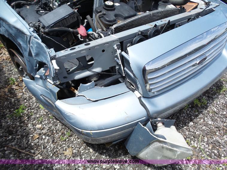 image for item J4086 2005 Ford Crown Victoria Police Interceptor