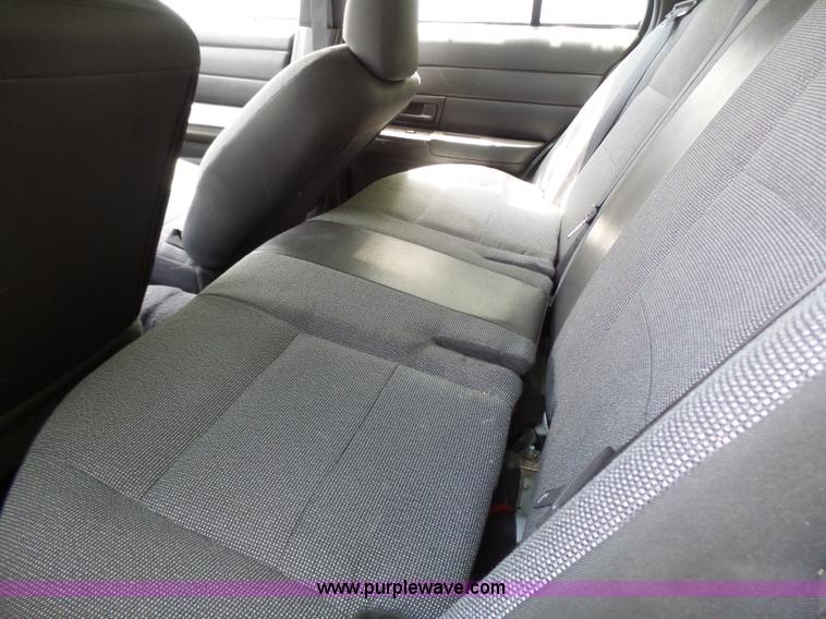 image for item J4086 2005 Ford Crown Victoria Police Interceptor