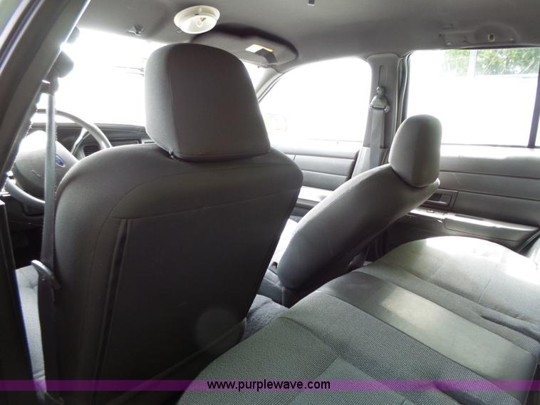 image for item J4086 2005 Ford Crown Victoria Police Interceptor