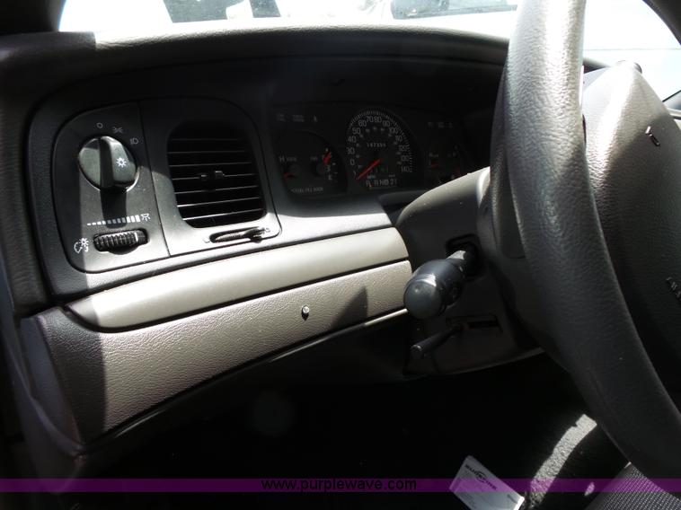 image for item J4086 2005 Ford Crown Victoria Police Interceptor