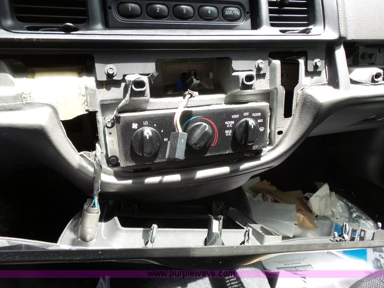 image for item J4086 2005 Ford Crown Victoria Police Interceptor