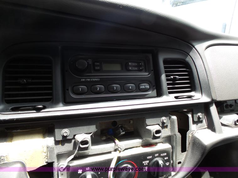 image for item J4086 2005 Ford Crown Victoria Police Interceptor