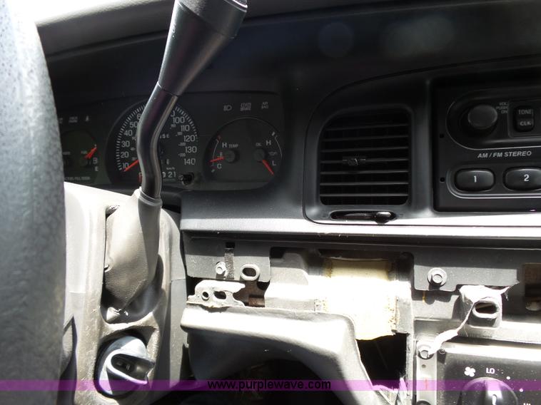 image for item J4086 2005 Ford Crown Victoria Police Interceptor