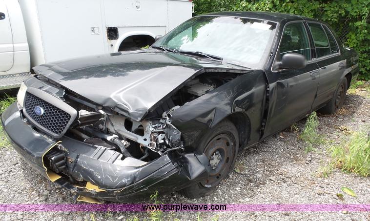 image for item J4093 2005 Ford Crown Victoria