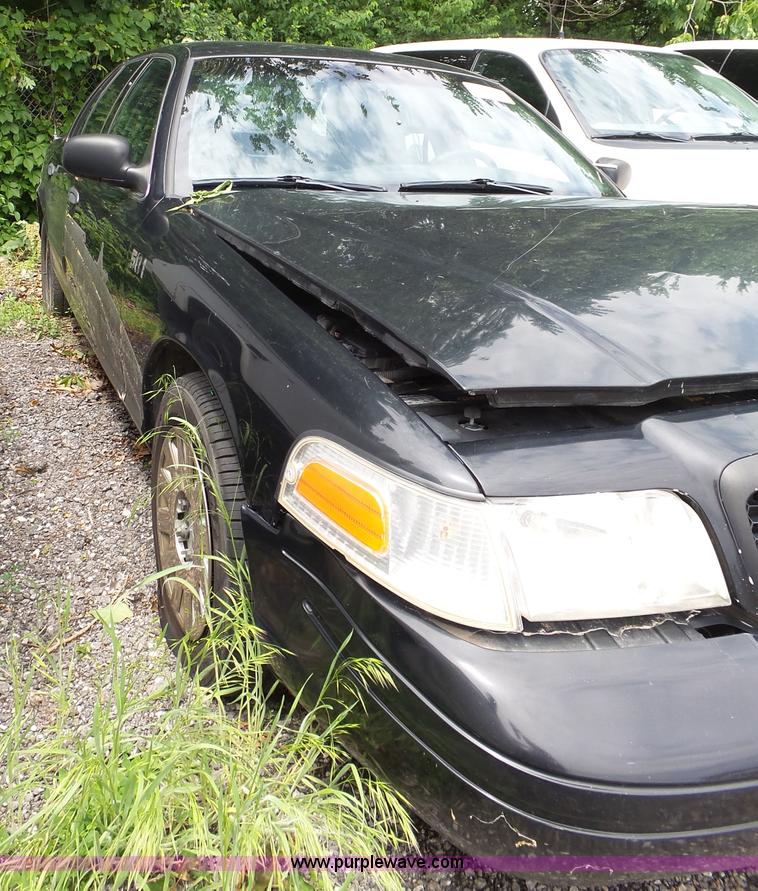 image for item J4093 2005 Ford Crown Victoria