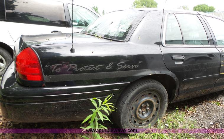 image for item J4093 2005 Ford Crown Victoria