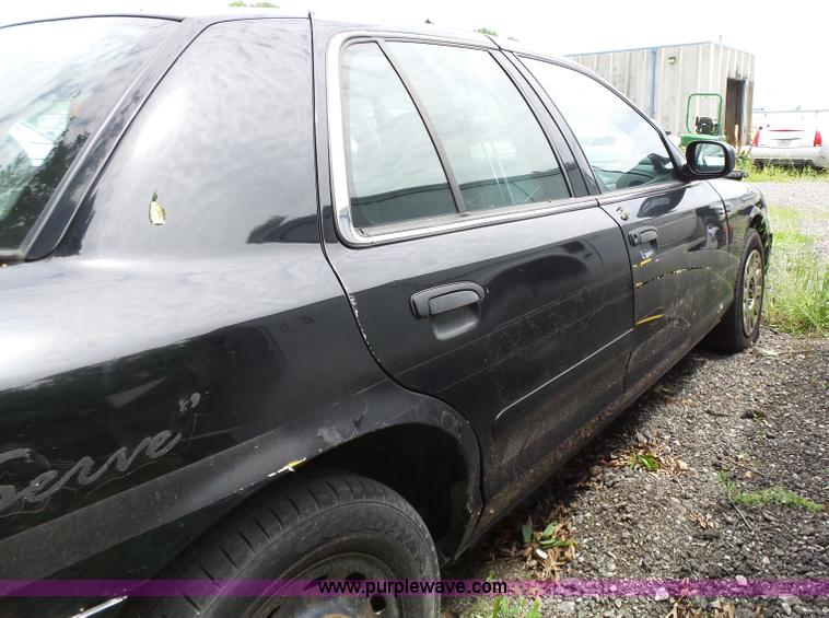 image for item J4093 2005 Ford Crown Victoria