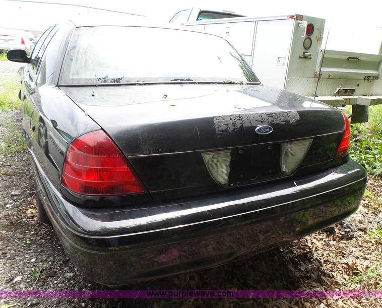 image for item J4093 2005 Ford Crown Victoria