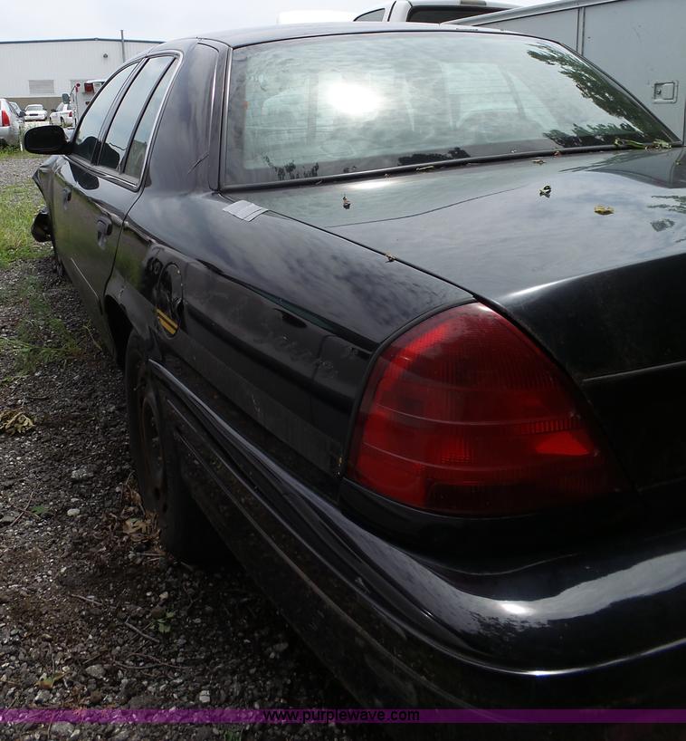 image for item J4093 2005 Ford Crown Victoria