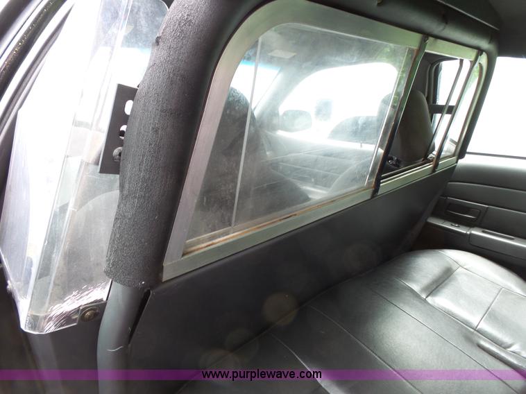 image for item J4093 2005 Ford Crown Victoria