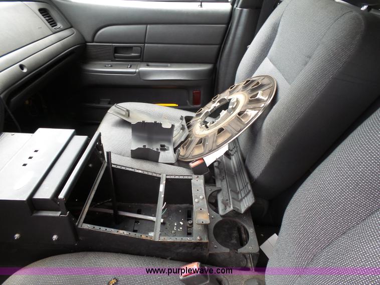 image for item J4093 2005 Ford Crown Victoria