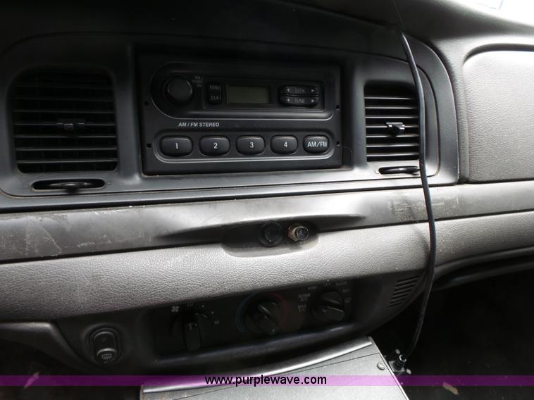 image for item J4093 2005 Ford Crown Victoria