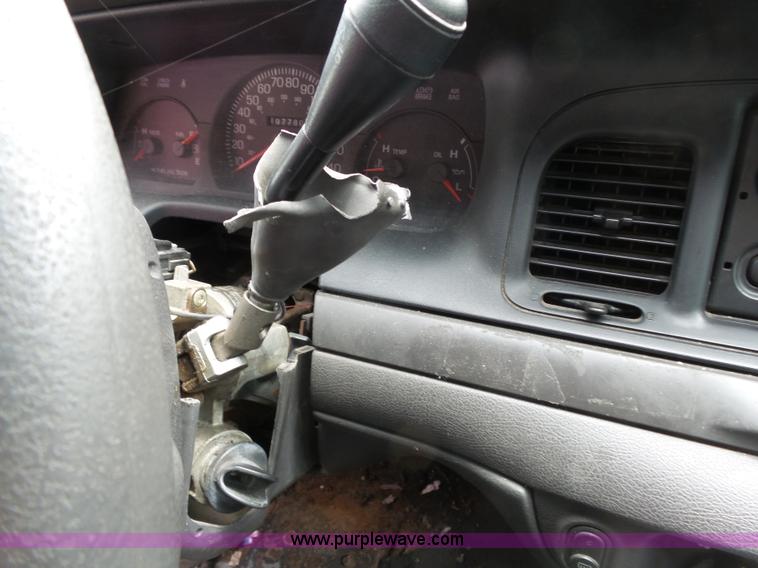 image for item J4093 2005 Ford Crown Victoria