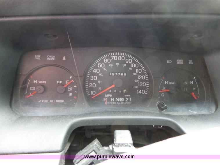 image for item J4093 2005 Ford Crown Victoria