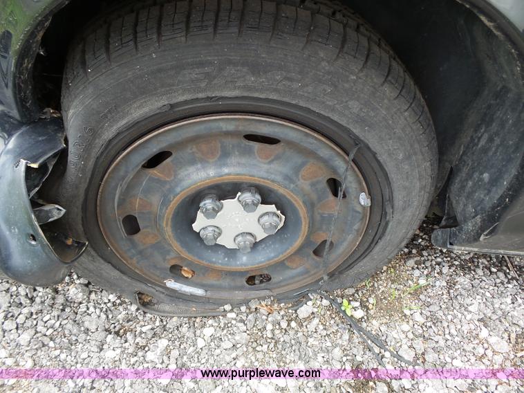 image for item J4093 2005 Ford Crown Victoria