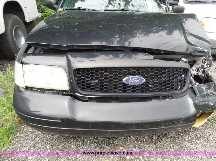 image for item J4093 2005 Ford Crown Victoria
