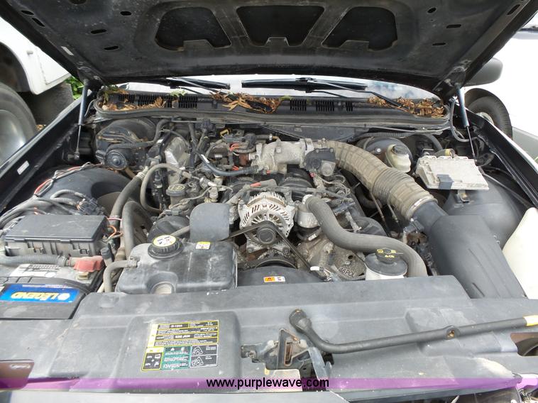 image for item J4093 2005 Ford Crown Victoria