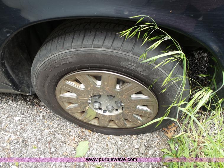 image for item J4093 2005 Ford Crown Victoria