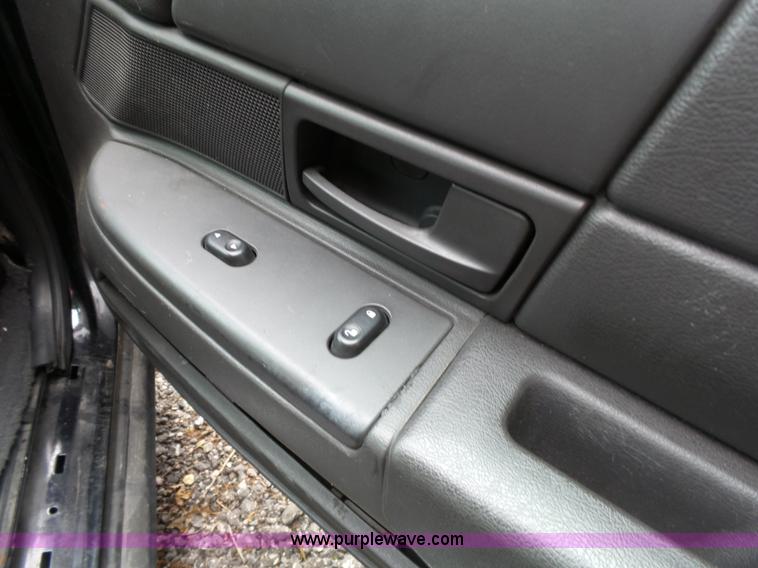 image for item J4093 2005 Ford Crown Victoria
