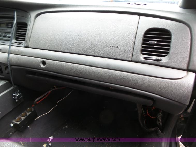 image for item J4093 2005 Ford Crown Victoria