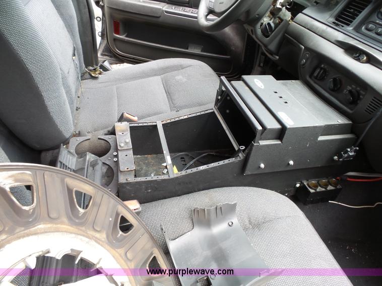 image for item J4093 2005 Ford Crown Victoria