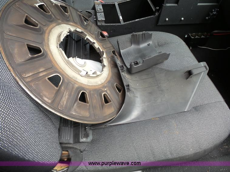 image for item J4093 2005 Ford Crown Victoria