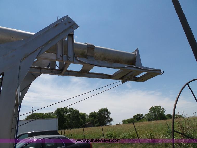 image for item J4861 1997 Mobile power line telescopic tower and trailer