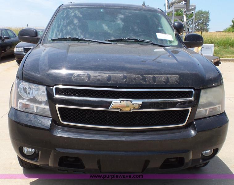 image for item J4862 2009 Chevrolet Suburban 2500 SUV
