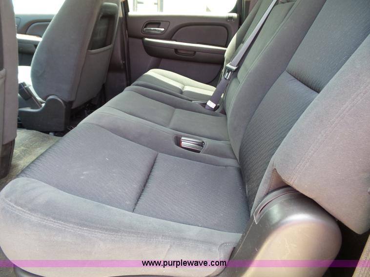 image for item J4862 2009 Chevrolet Suburban 2500 SUV