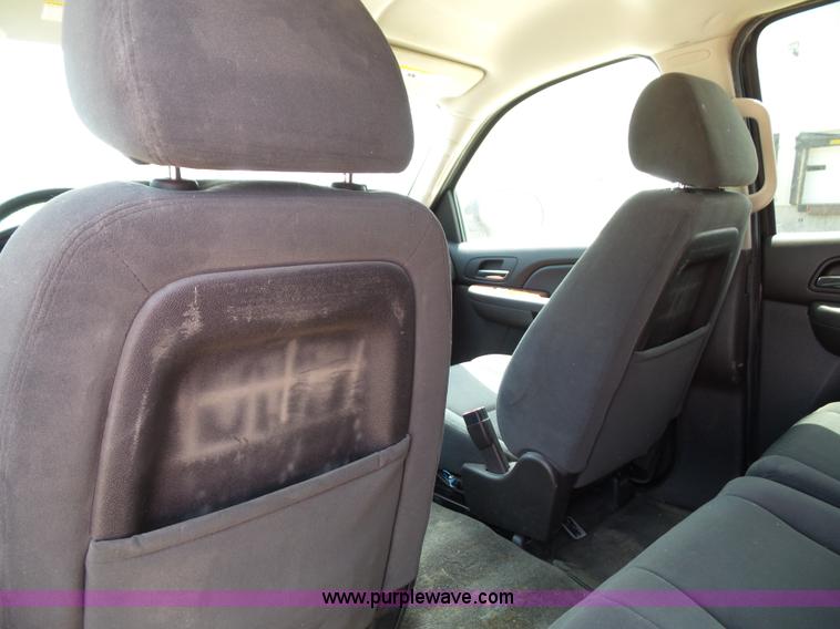 image for item J4862 2009 Chevrolet Suburban 2500 SUV