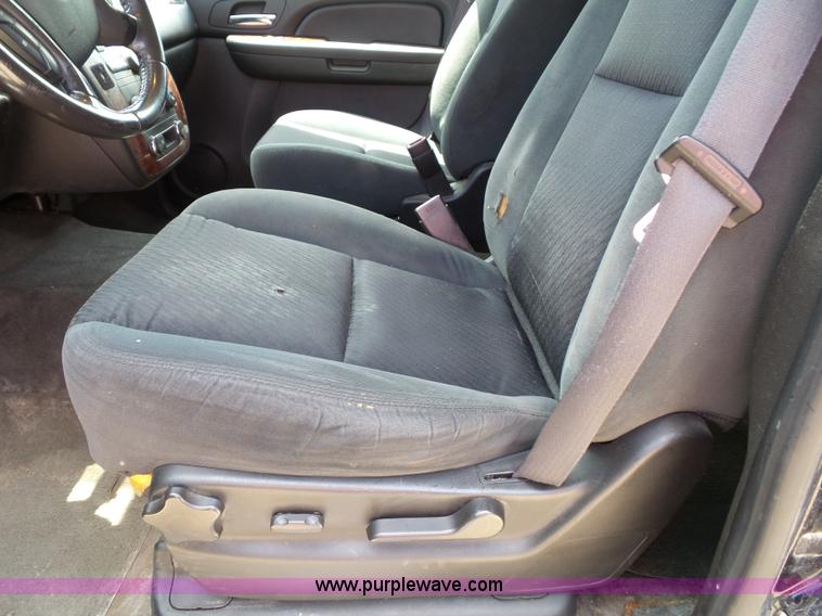 image for item J4862 2009 Chevrolet Suburban 2500 SUV