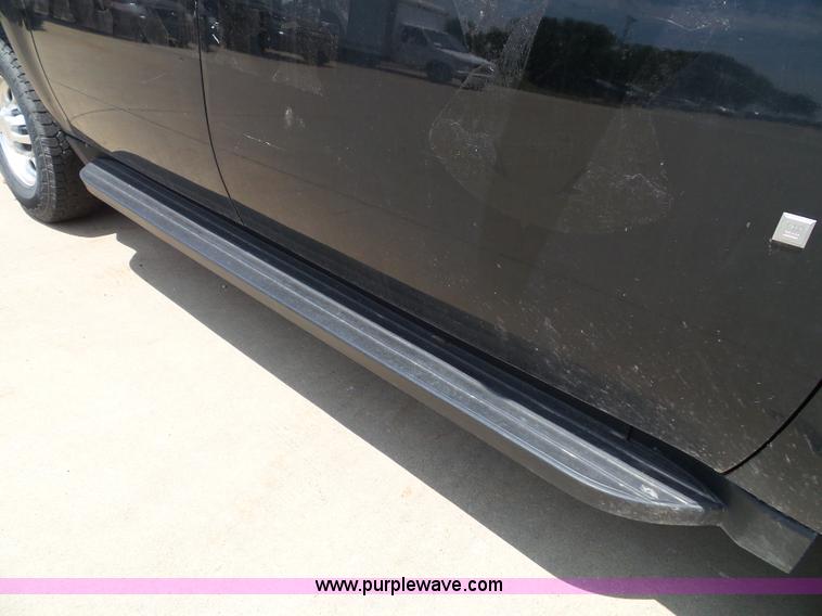 image for item J4862 2009 Chevrolet Suburban 2500 SUV