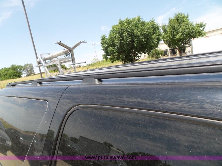 image for item J4862 2009 Chevrolet Suburban 2500 SUV