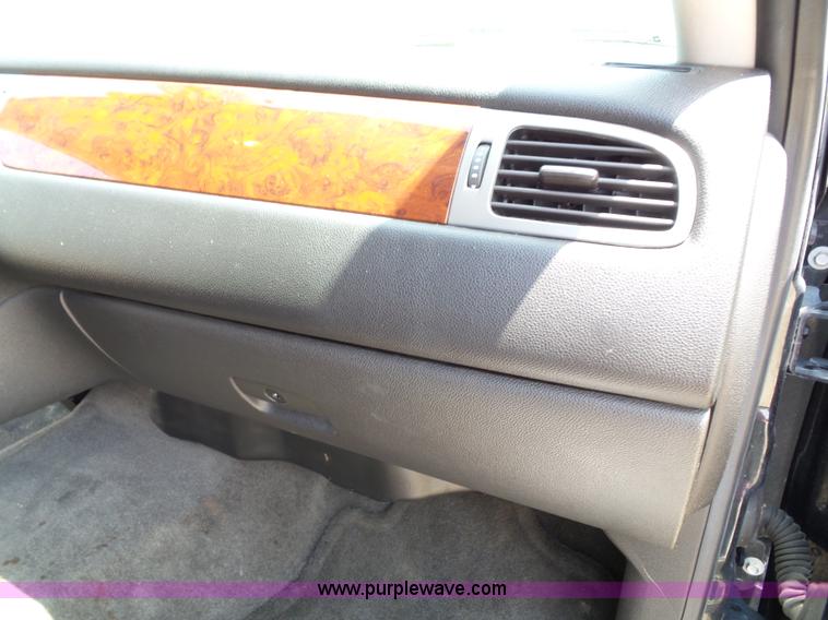 image for item J4862 2009 Chevrolet Suburban 2500 SUV