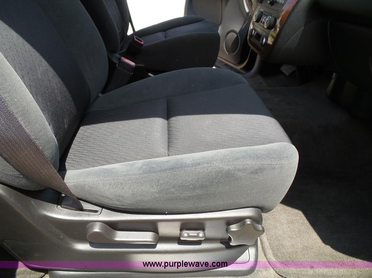 image for item J4862 2009 Chevrolet Suburban 2500 SUV