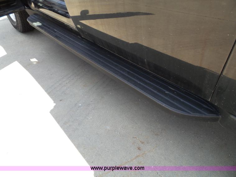 image for item J4862 2009 Chevrolet Suburban 2500 SUV